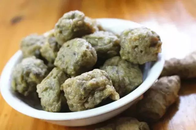 鱼丸小吃一般用什么鱼肉,鱼丸里面真的是有香精吗