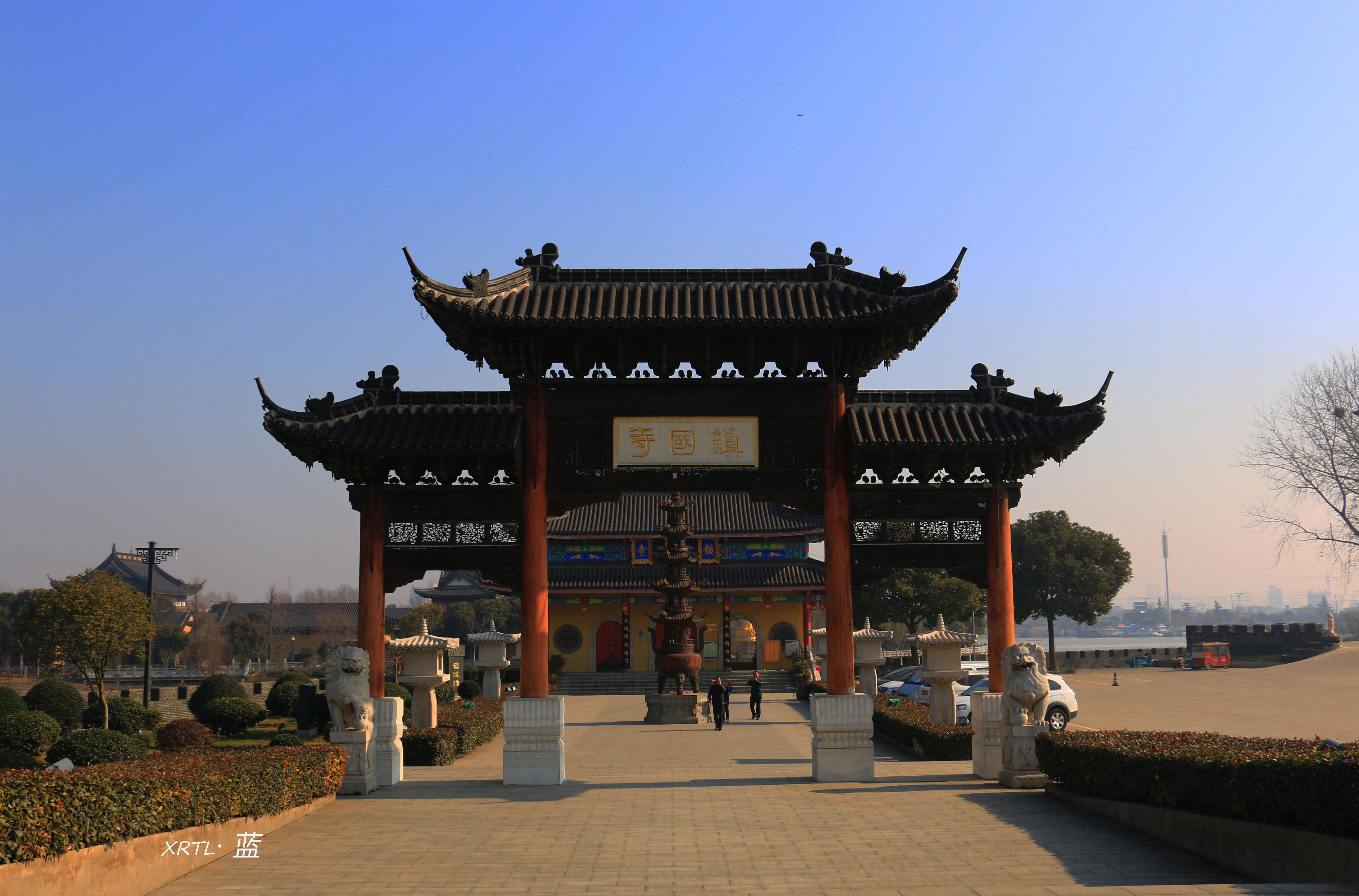 一座历史悠久的古寺,悬崖下的名刹古寺