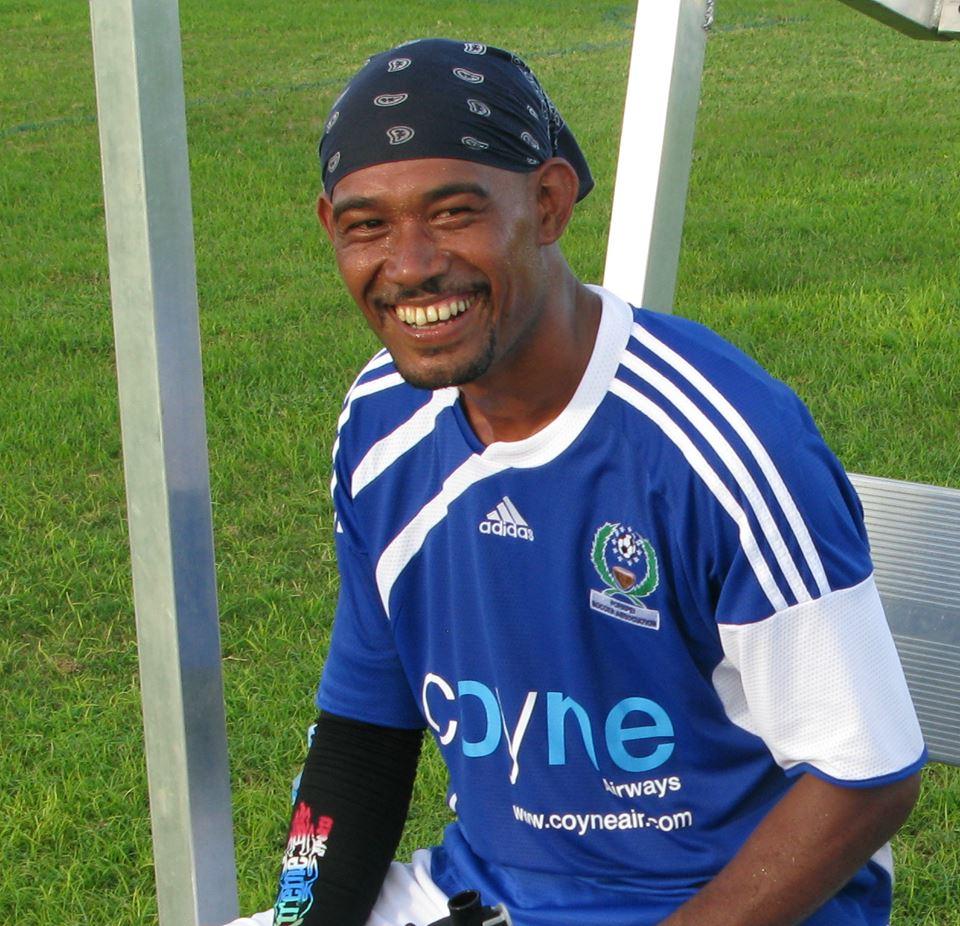 去执教世界上最差的国家队？两个足球爱好者的奇幻冒险之旅