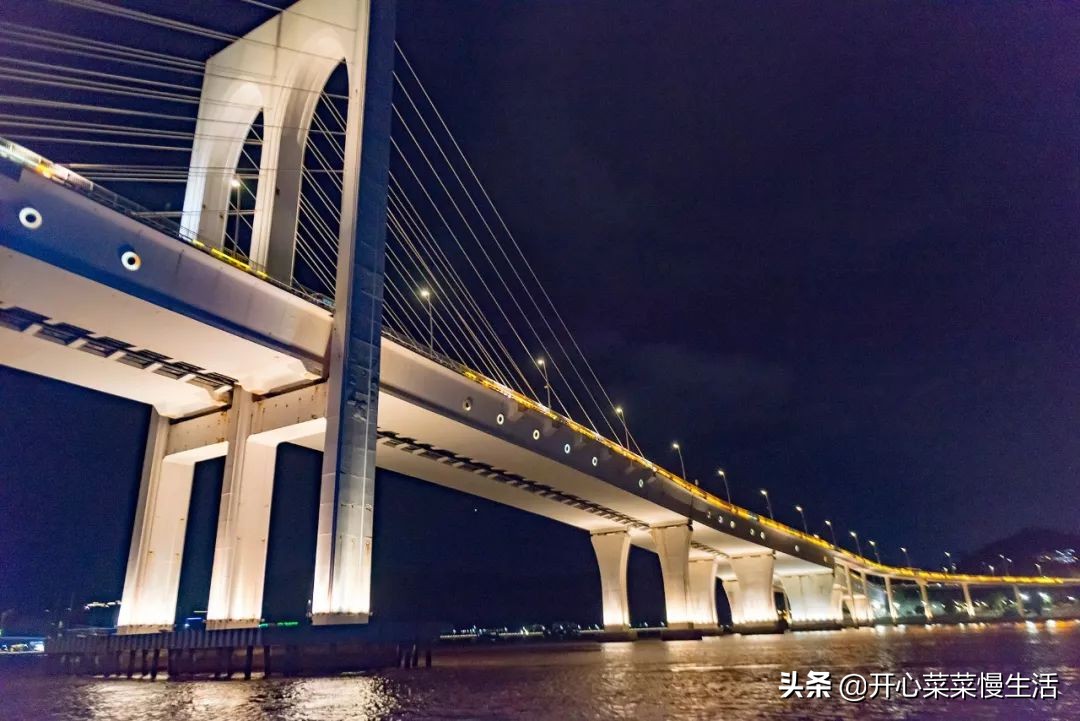 珠海第一座桥珠海大桥 (建造香港澳门珠海大桥花了几年)
