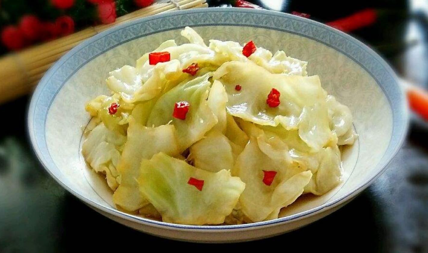 包菜炒米粉的做法简单又好吃,包菜炒面条最好吃的做法简单