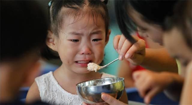 宝宝饿几顿都不吃饭怎么办,宝宝不爱吃饭不知道饿是怎么回事