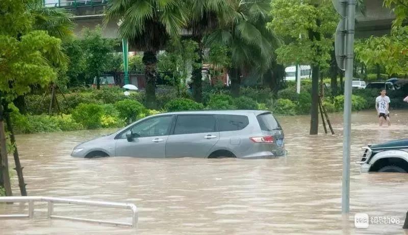 雨季如何避免泡水车,夏天雨季车被泡水了怎么解决