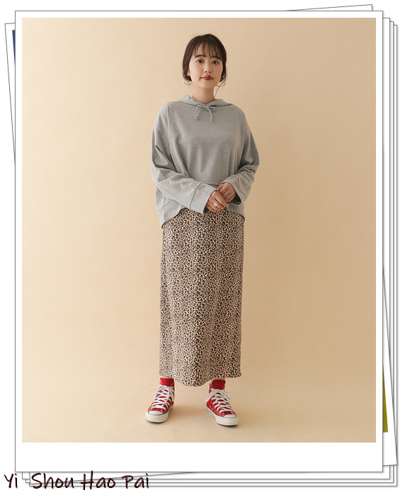 thombrowne灰色卫衣5码上身效果,春季灰色卫衣怎么搭配才好看