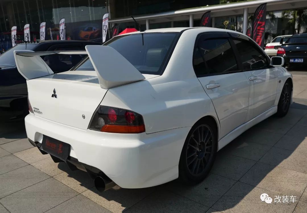 改装车聚会,改装车齐聚车展