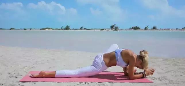 经期趴着有利于排经血,经期趴床上缓解疼痛吗