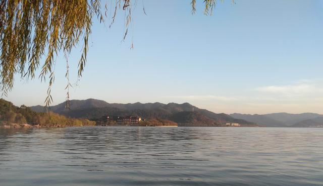 每个人心里都有一个江南梦,宁波美丽的东钱湖早晨特别的美