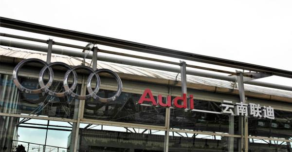 奥迪q3机油保养报警,新款奥迪q3跑5000公里机油灯报警