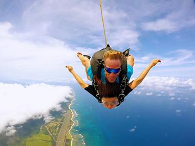 她去了100多个国家游玩，结果玩着玩着变成亿万富翁