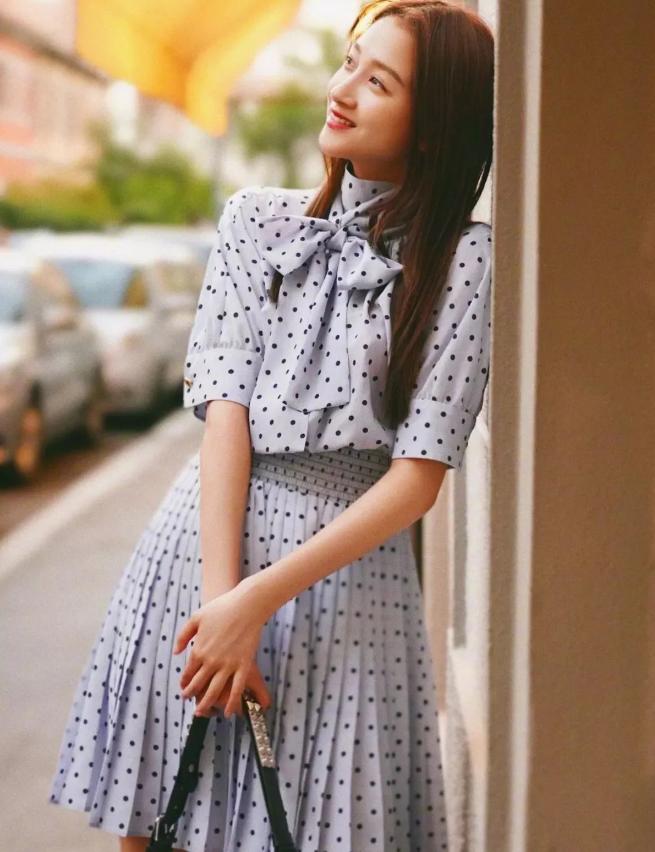 百褶裙怎么穿还好看,百褶裙怎么穿才撑起来