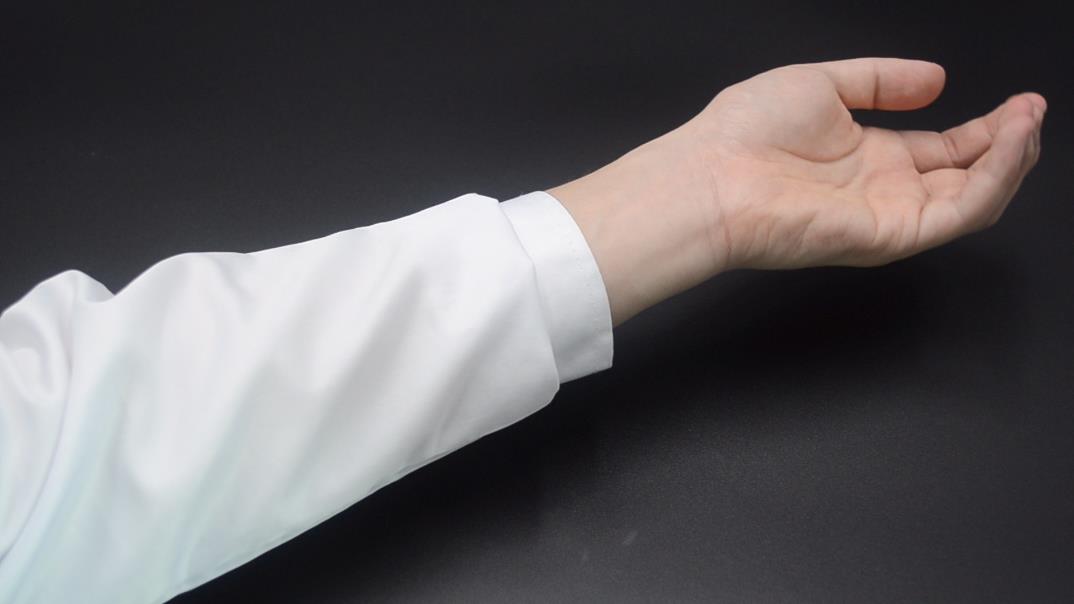 橡皮筋放在衣袖上太厉害了，现在知道为时还不晚，尽快叮嘱家里人