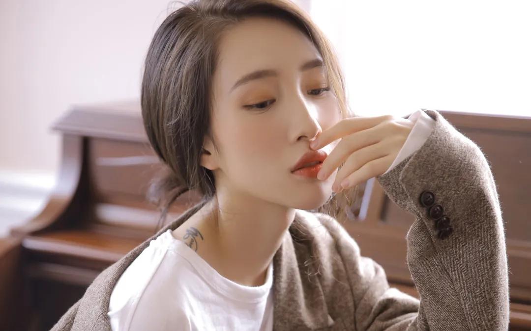 如何染发后头发不干枯毛躁,头发干枯毛躁怎么变柔顺不用发膜