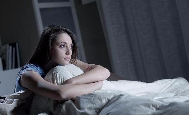 孕期平躺怕宝宝缺氧侧睡,孕期左侧躺感觉缺氧