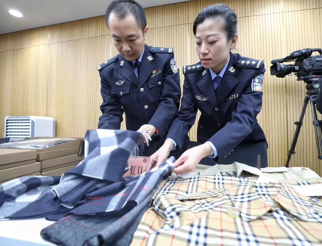 Burberry、LV、贝亲……从奢侈品到婴儿用品,这些制假售假团伙都被上海警方摧毁了