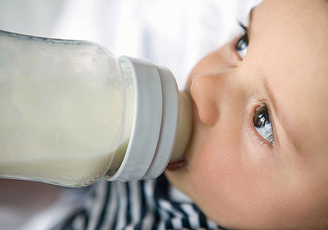 怎么让宝宝戒掉奶瓶,宝宝不会喝奶瓶怎样戒奶