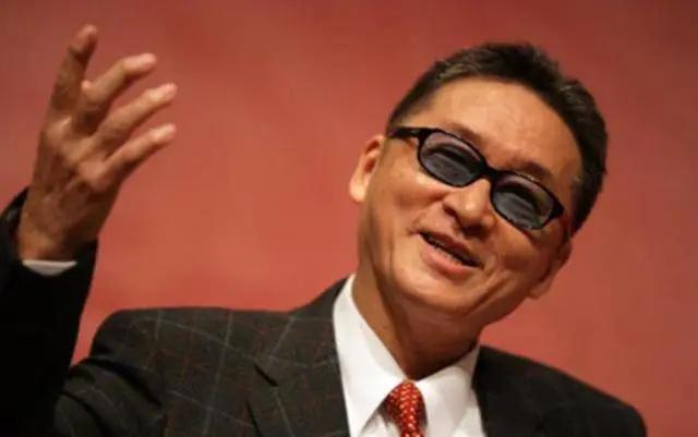 “恋足癖”李敖，因脚丫与胡因梦闪婚，闪离原因便秘样子太不堪？