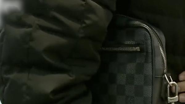 男子购买lv包,路易威登男包lv旅行袋