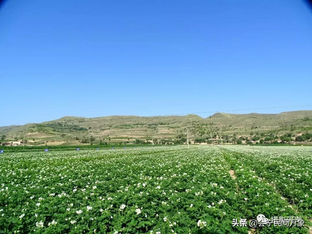 喜见斯人真福气，得和红玉缔良缘