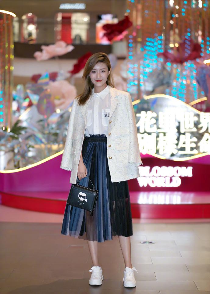 西装裙子2020年春季最时髦的穿法,好看的西装裙子的搭配