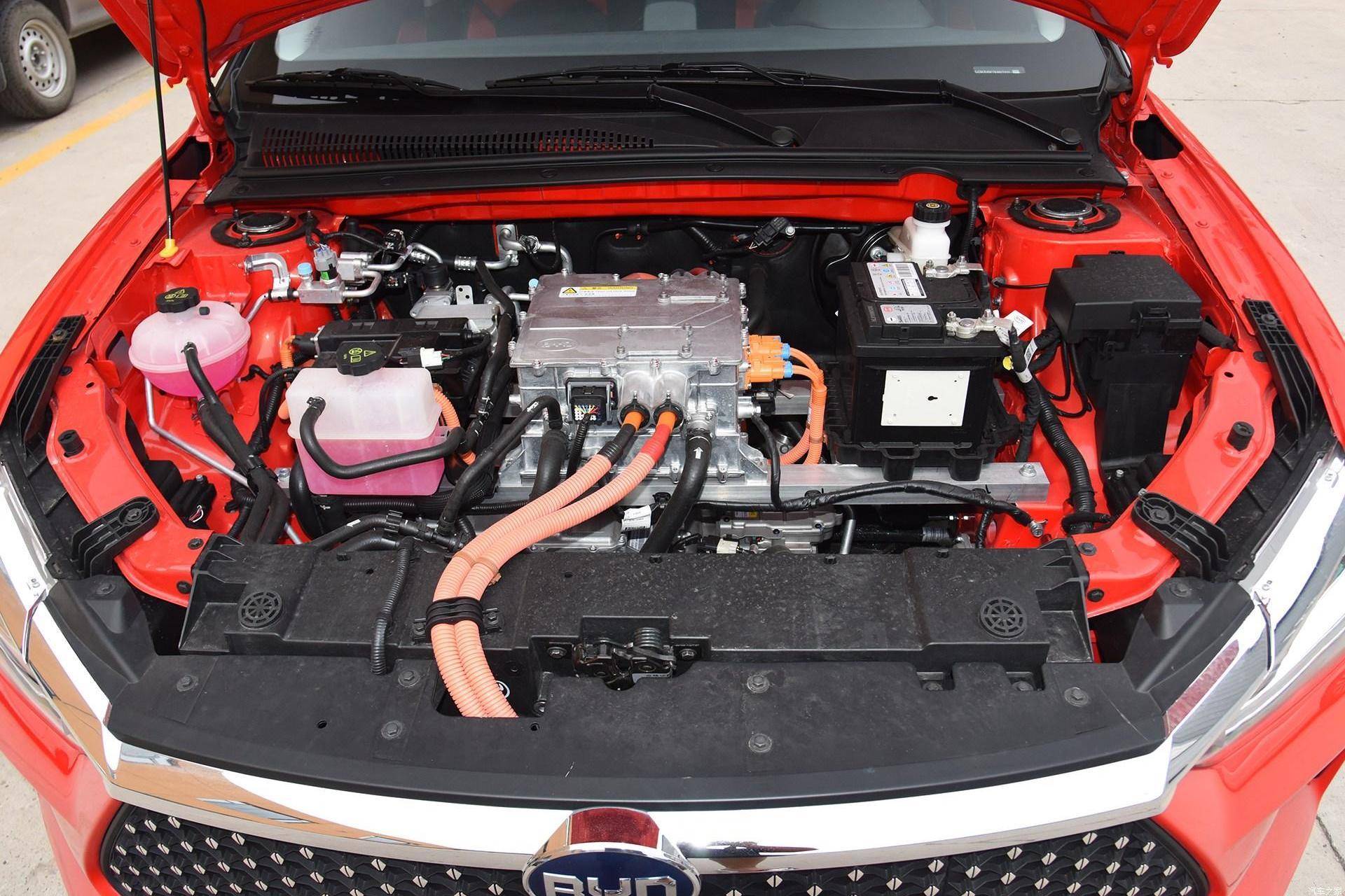 国产电动两厢车,高颜值大型电动两厢车