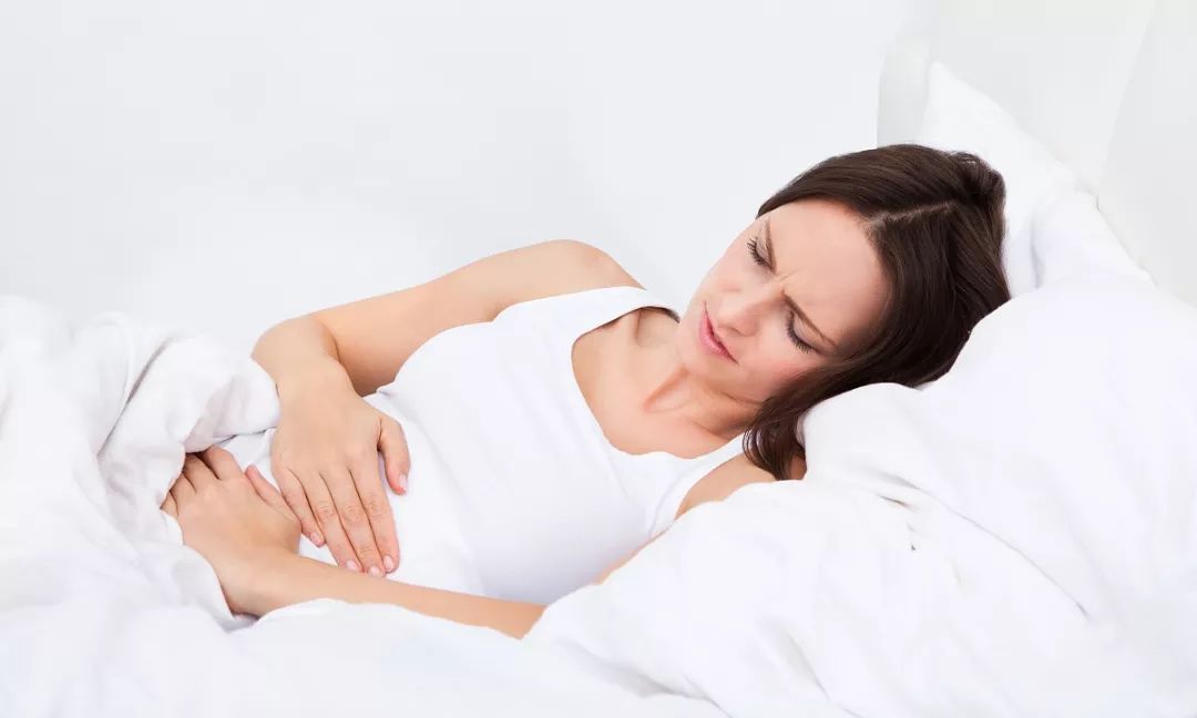 试管移植后一直腹痛怎么回事,试管移植后腹痛会持续多久