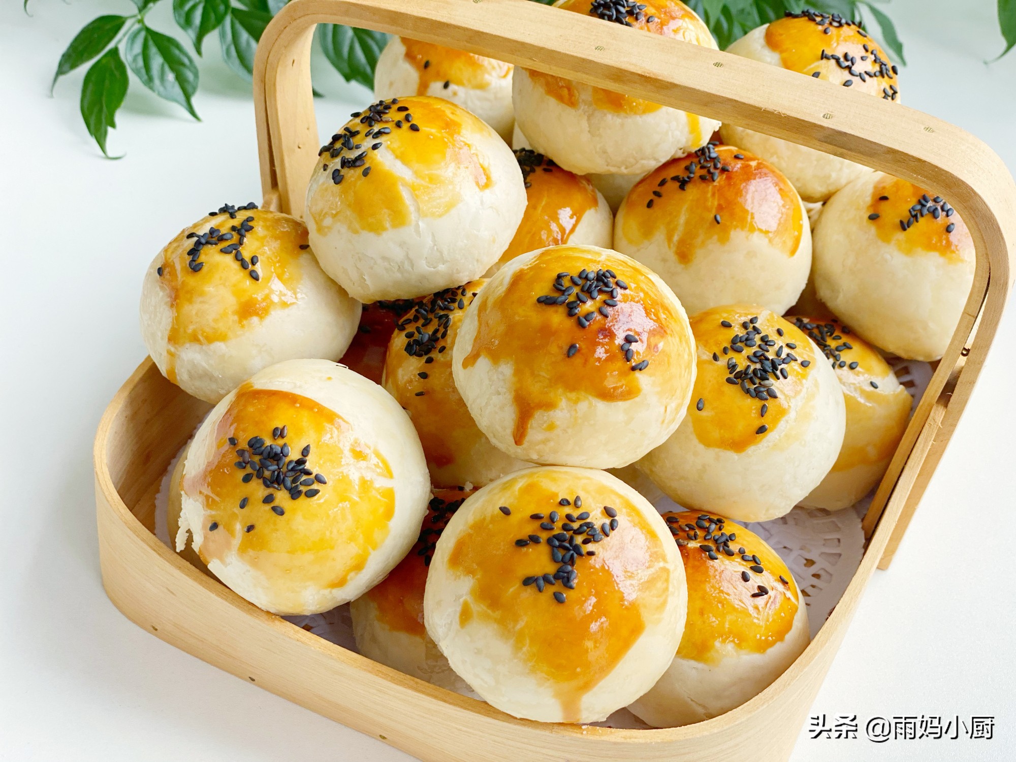 中秋节必备点心四色螺旋蛋黄酥,中秋节买不起月饼自己做蛋黄酥