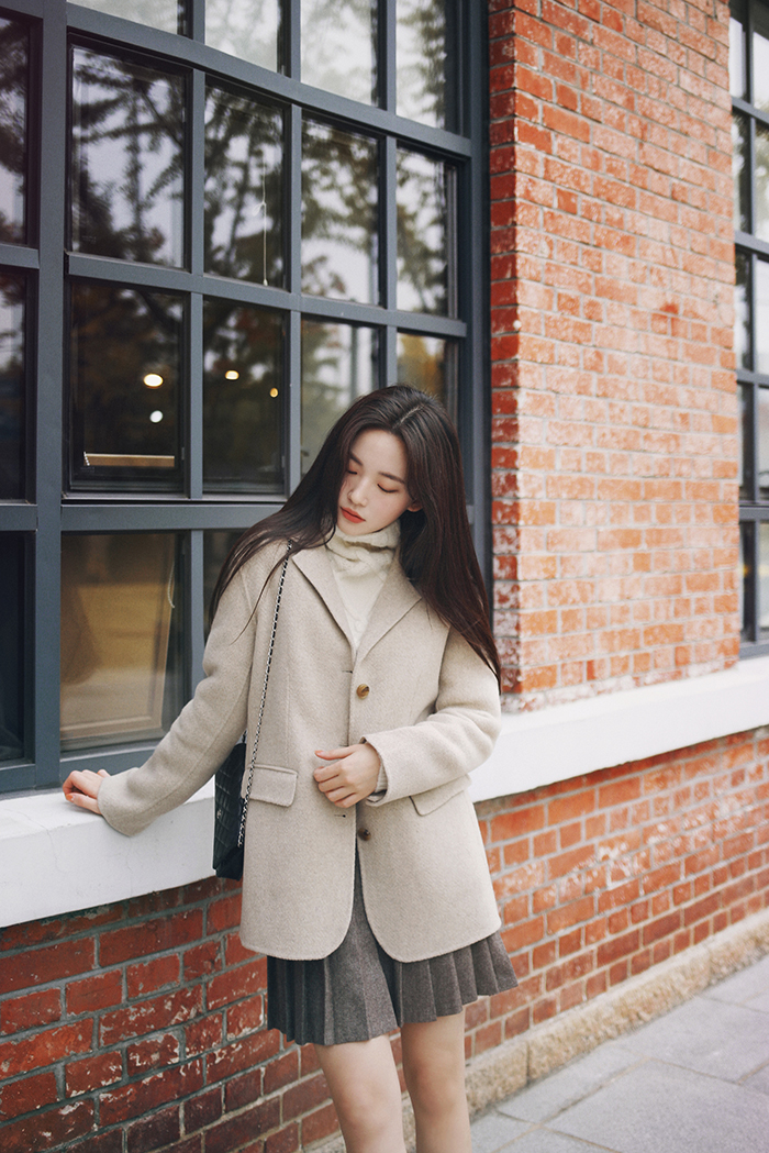 羊毛大衣搭配连帽针织衫,羊毛大衣小韩风穿搭