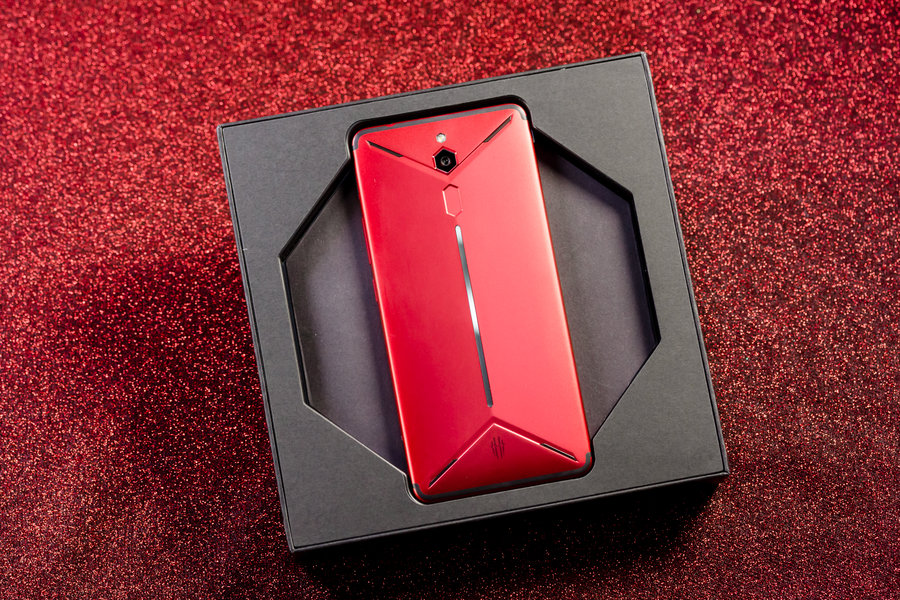 红魔mars电竞手机烈焰红,红魔mars将火力全开