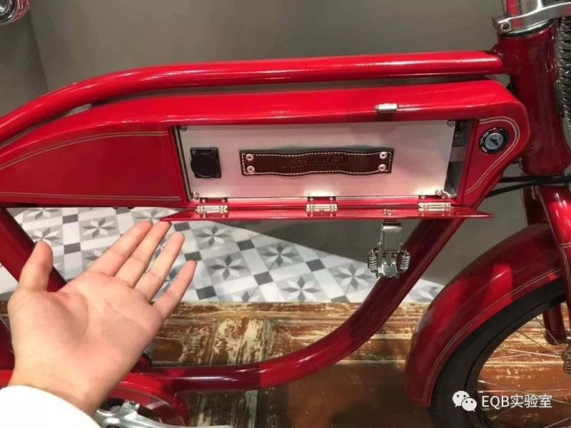 「米兰展独家」弯的电池？可当作充电宝的电池？外国人真会玩！