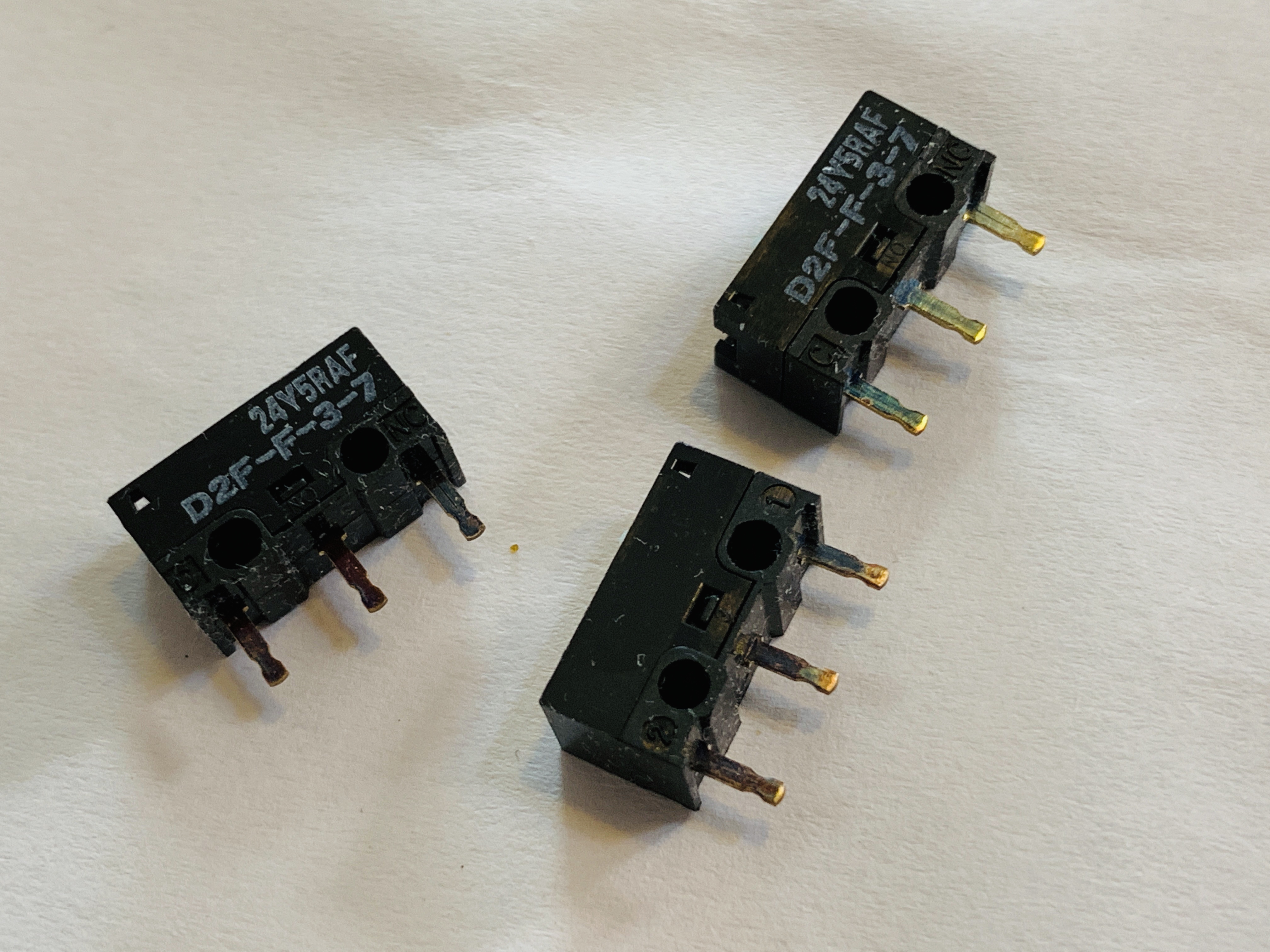 罗技无线鼠标m705和m590比较,罗技m705跟微软小馒头鼠标对比