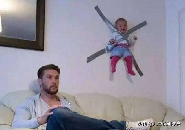 爸爸玩手机孩子怎么办,爸爸整天玩手机对孩子的影响