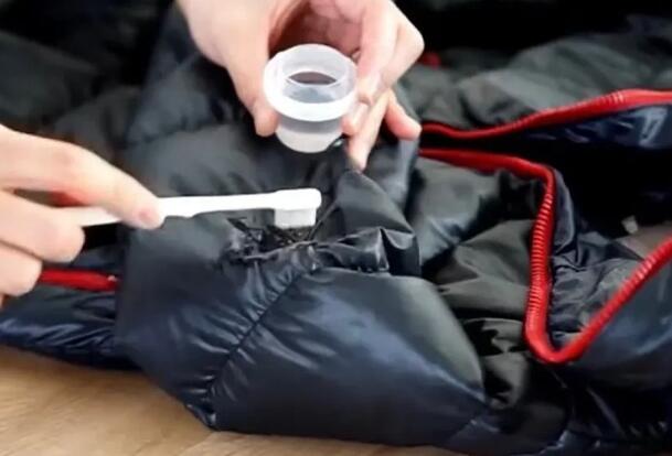 怎么让脏的衣服快速变得清洁亮白,冬天衣服脏了不想洗怎么让它干净