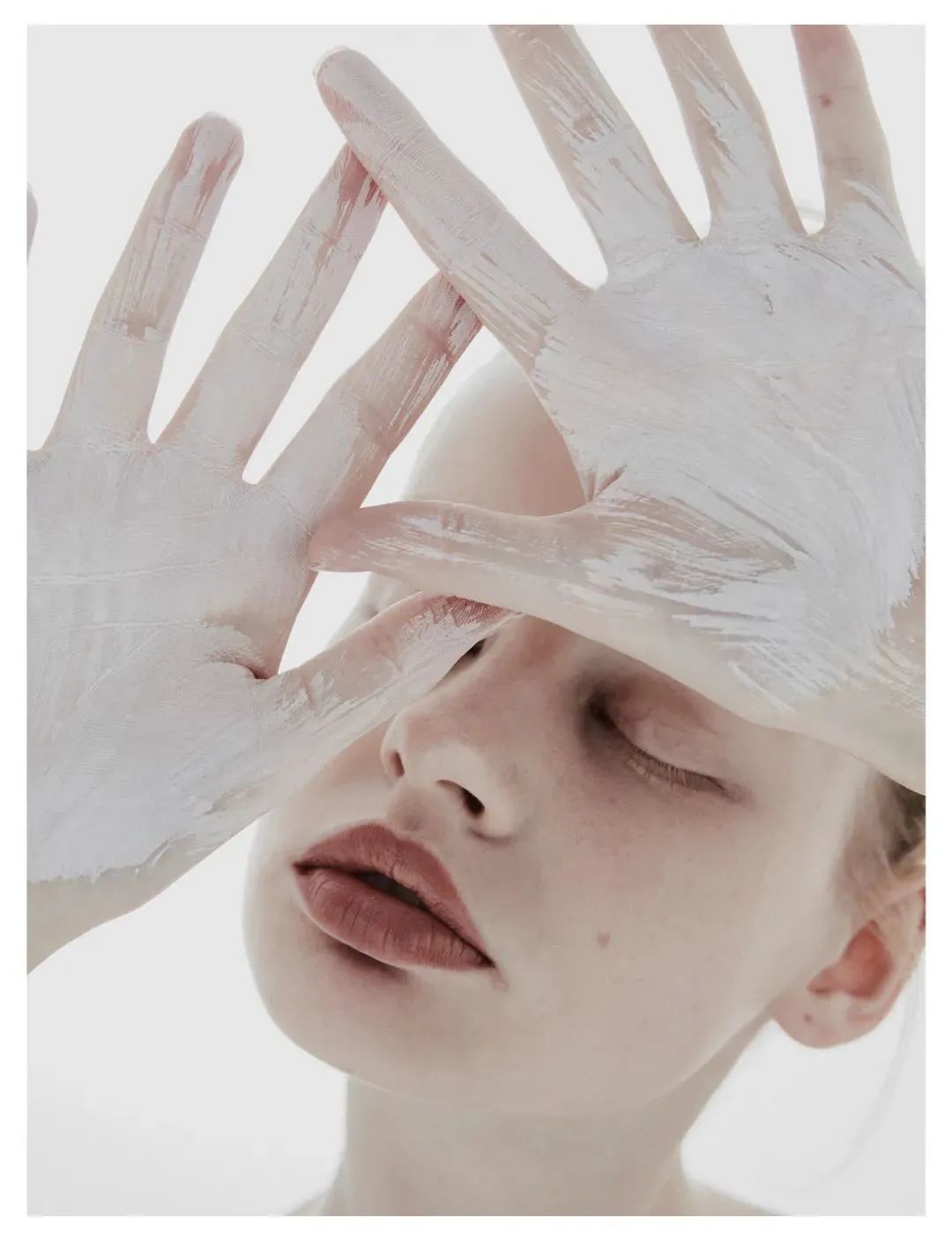 敏感肌化妆卡粉起皮怎么办,敏感肌化妆卡粉如何正确补水