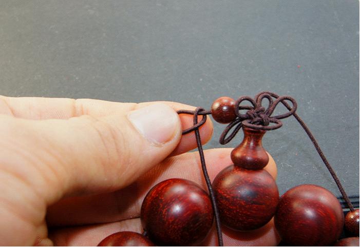 单绳串珠间隔打结方法教程,单绳串珠打结的方法