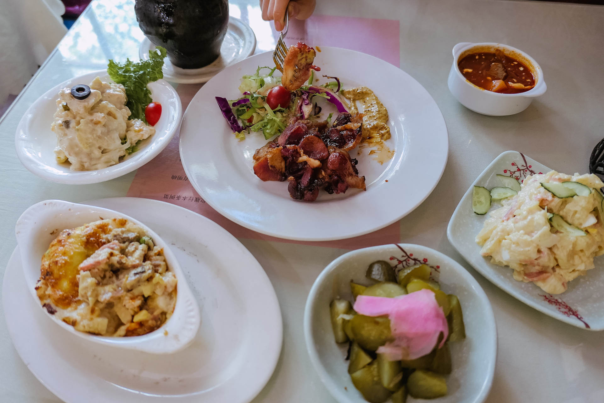 在天津，百十年来西餐一直和煎饼果子si“盟兄弟”？