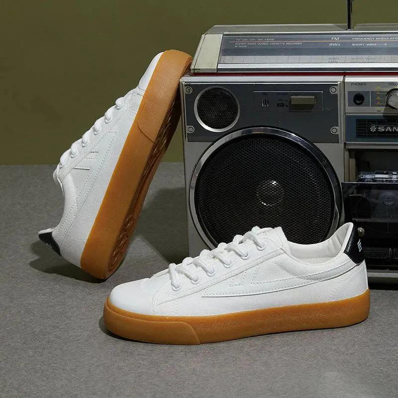 杨幂穿的运动鞋,中国风鸿星尔克鞋子