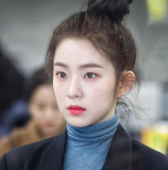 大脸女生适合的发型中长发丸子头,显脸小发型女中长发丸子头