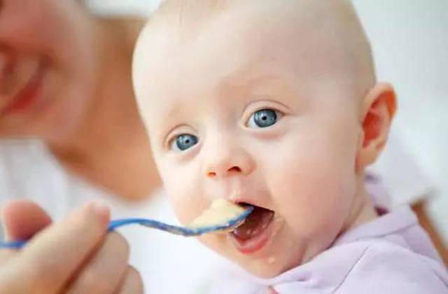 什么时候一天添2次辅食,儿科医生辅食