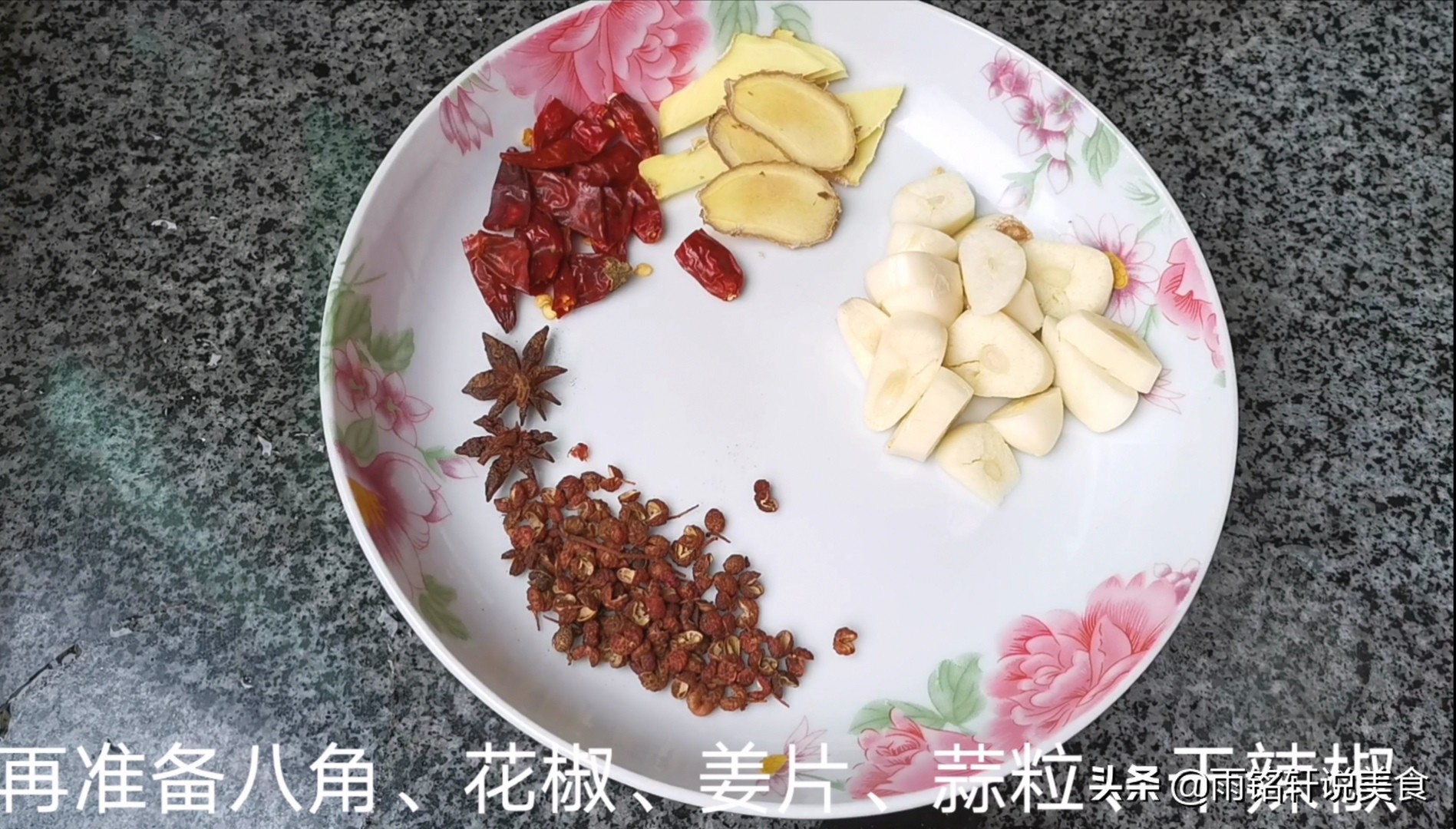 干锅虾怎么做才好吃,干锅虾怎么做的才好吃