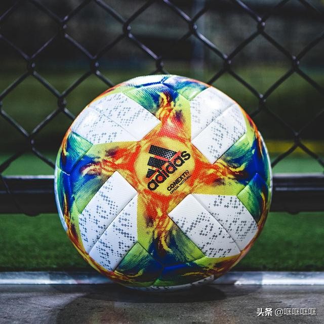 阿迪达斯2019限定欧冠足球,阿迪达斯第一代