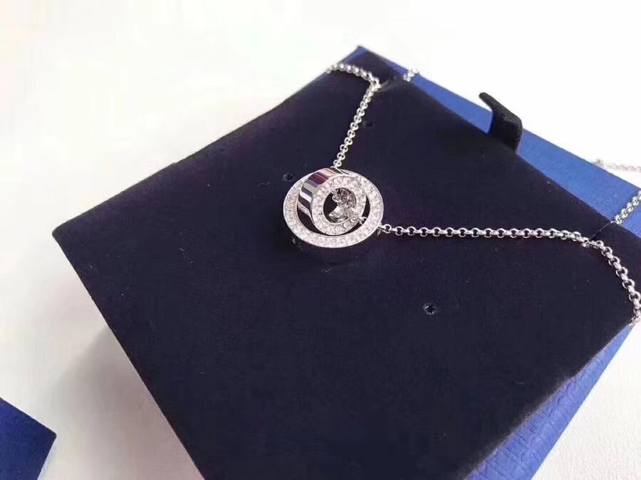 施华洛世奇跳动的心项链价格,施华洛世奇项链属于什么档次