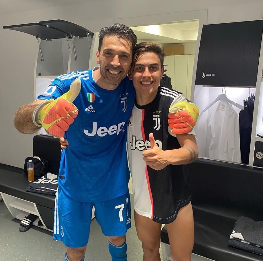 尤文暖心举动！都灵德比为布冯定制球衣，再踢1年不拿欧冠不退休