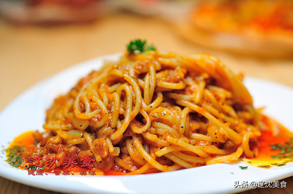 这间小屋出来一家美食公社,榴莲披萨和四川冒菜一起吃