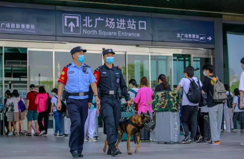 鍋囨湡鍏ㄥ競瀹夊叏鐢熶骇褰㈠娍绋冲畾,鍋囨湡骞冲畨绁ュ拰璀︽儏鍚屾瘮涓嬮檷鍥涙垚