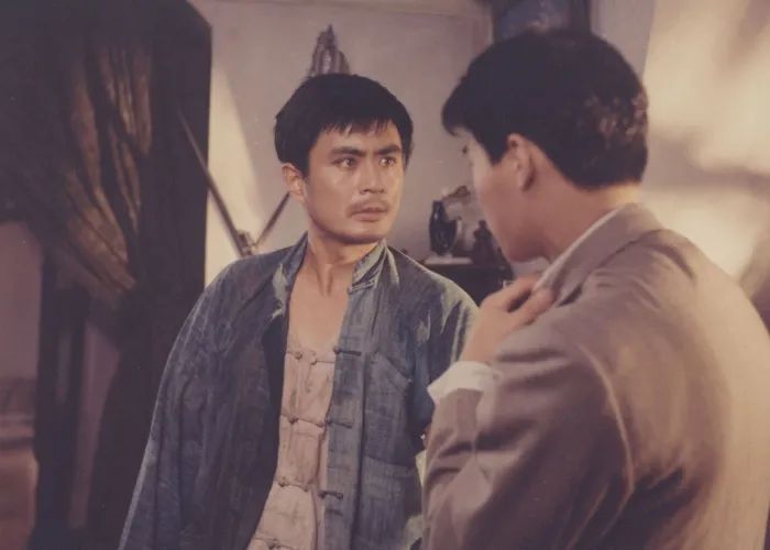 他们的第二条道路:4O位演员的导演处女作,一