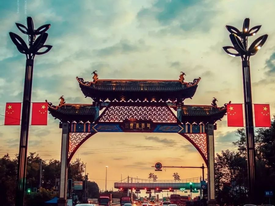 张杰老家在成都新都区新繁镇哪里,新都离新繁多少公里