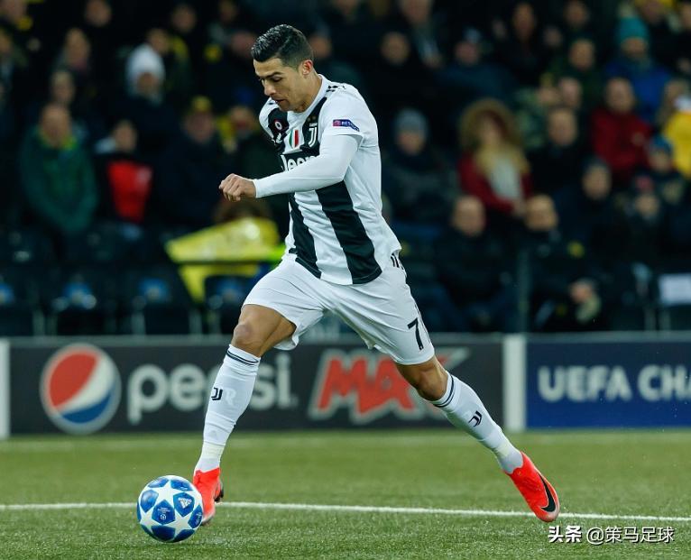 足坛神奇操作,足坛从此多了一门神技凌空抽点