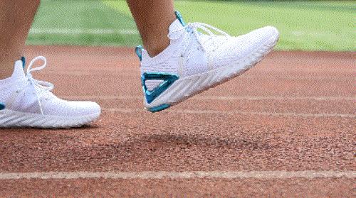 跑鞋硬弹脚感,跑鞋黑科技鞋名