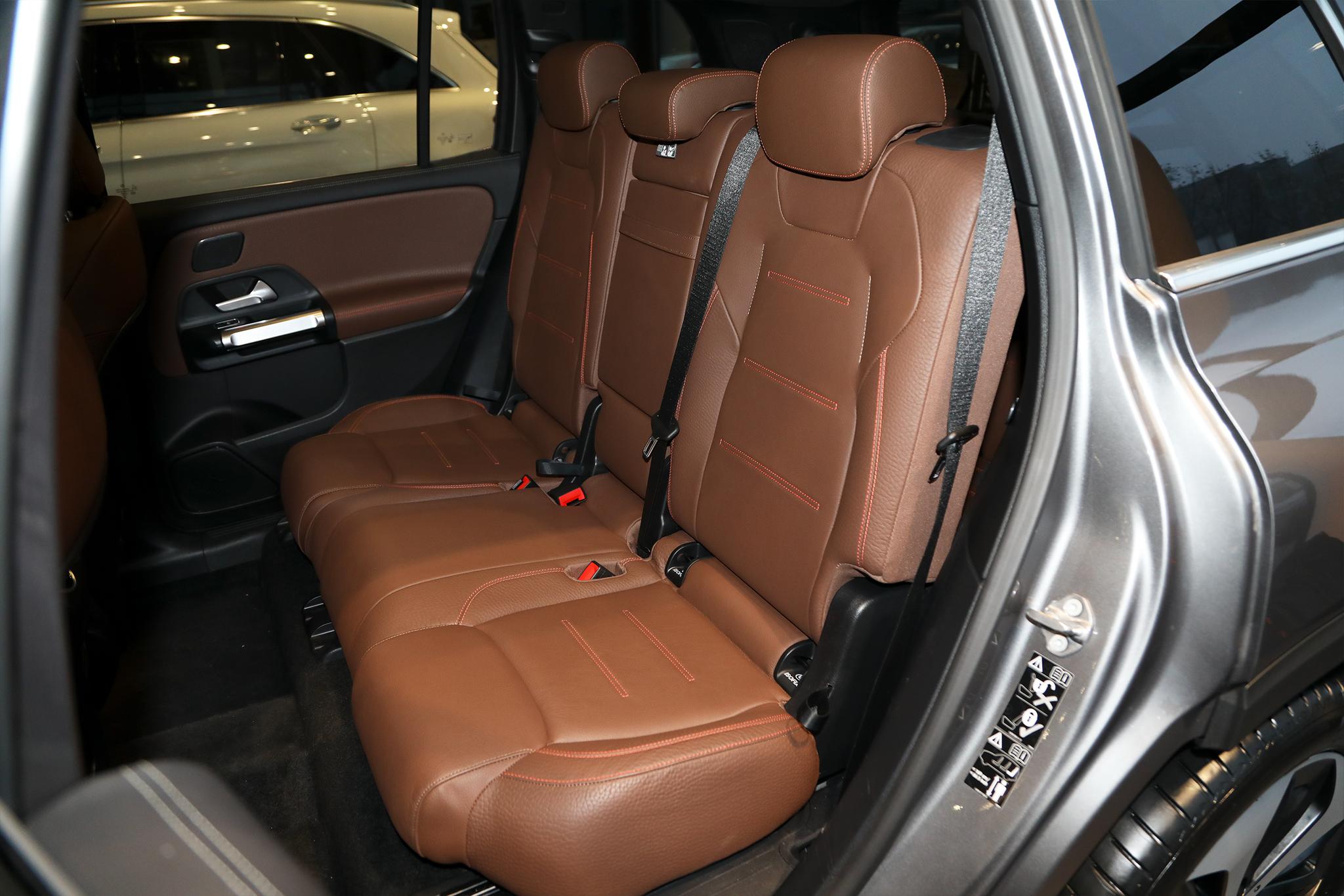 奔驰glb220空间测评,改款奔驰glb200动感型配置