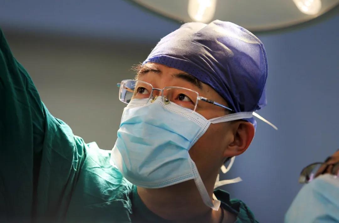 医生术后豪饮葡萄糖水引质疑抖音,医生术后豪饮葡萄糖遭质疑